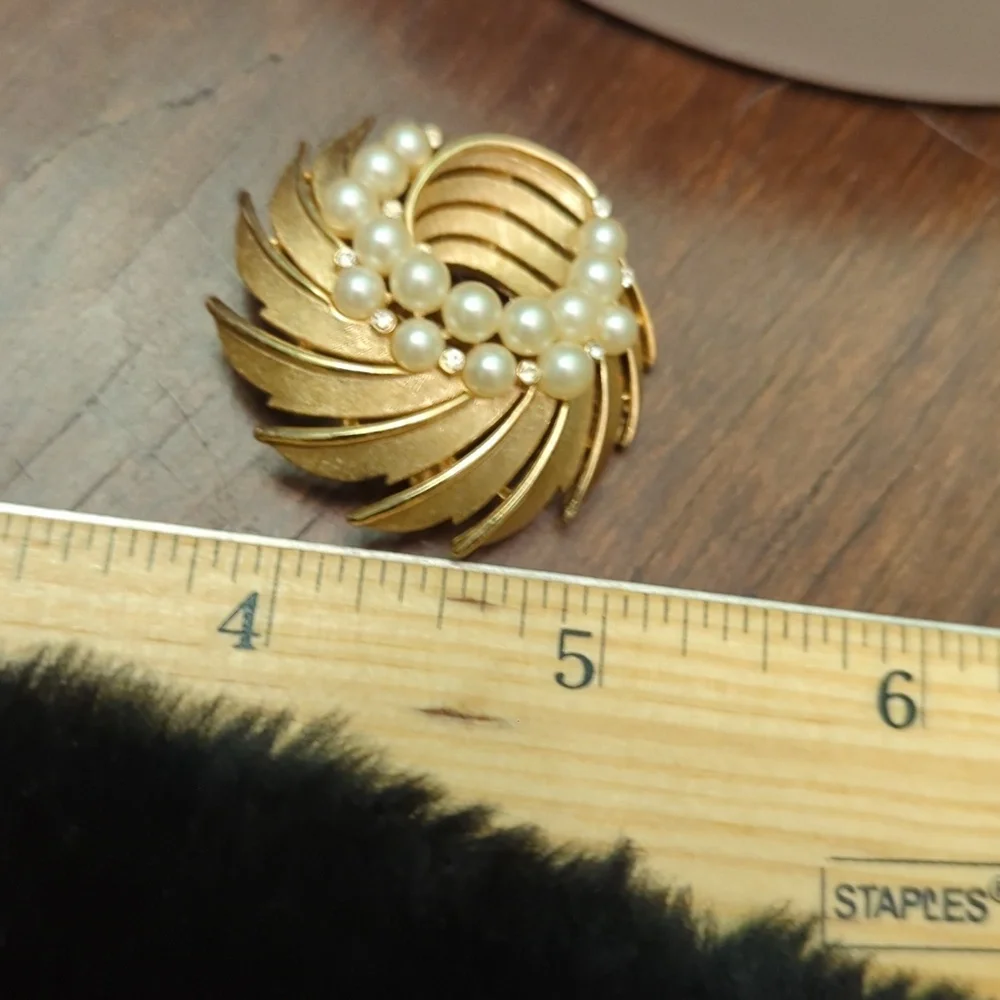 Crown Trifari brooch pin Elegant Gold  Pearl circle spray atomic vintage